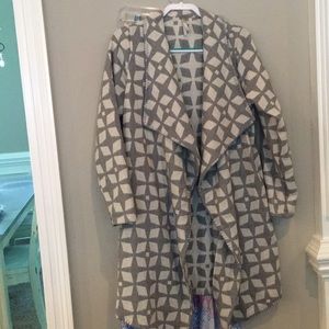 Long cape jacket . Doesn’t button. Below knee.